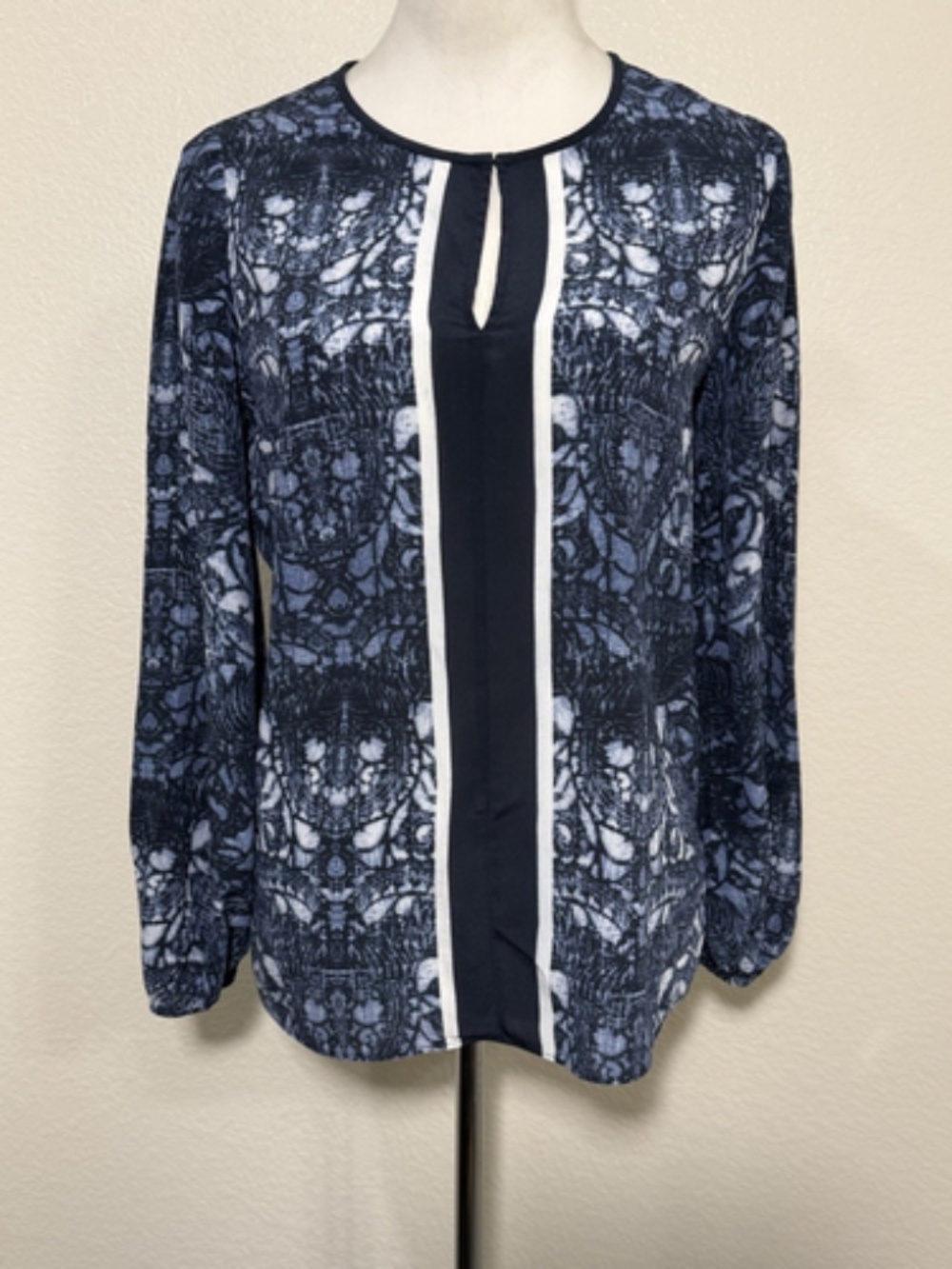 Kobi Halperin Womens XS Navy Silk Medallion Print V-Neck Blouse